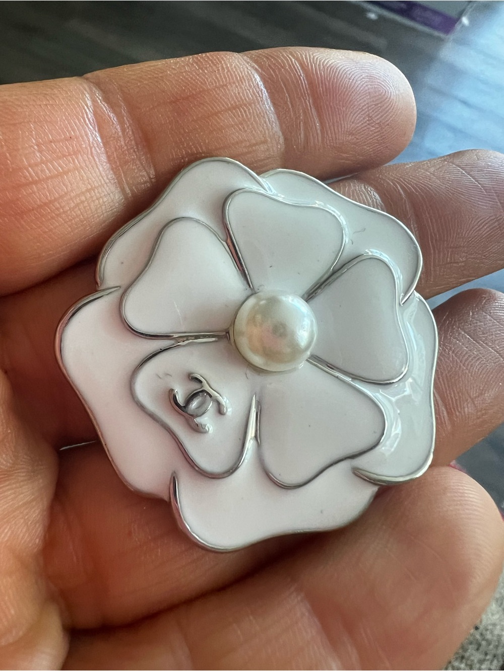 Fashion Floral Enamel Brooch with Pearl Center